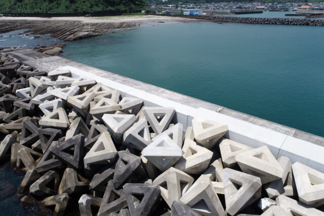 青島漁港沖防波堤改良工事その2　(JV)